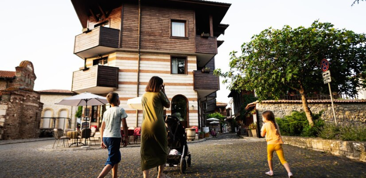 How to manage your money when living in a high-cost area?