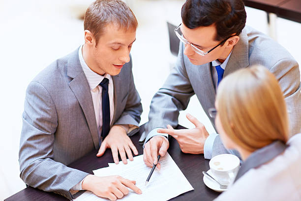 divestiture consultants