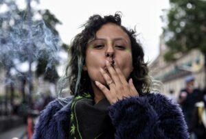 Does smoking weed cause acne?