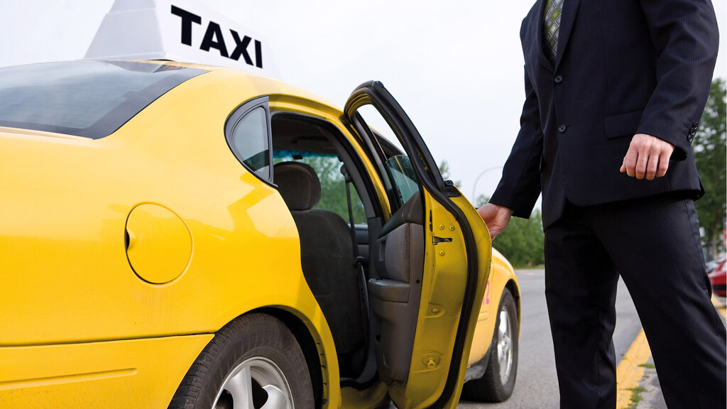 UK Taxi Solutions – Reliable Travel for Airports and Local Journeys