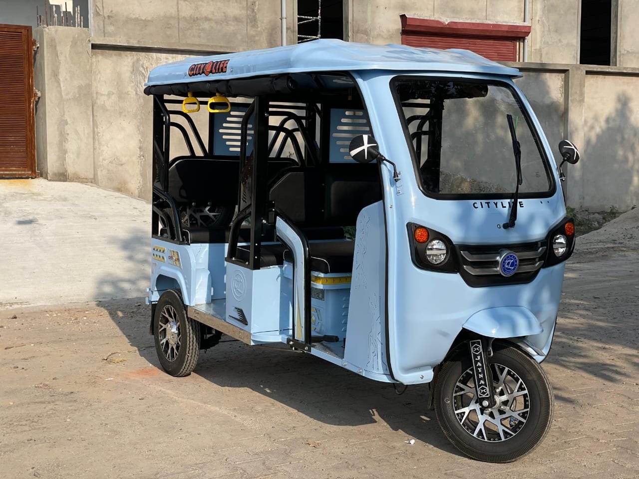 electric auto rickshaw