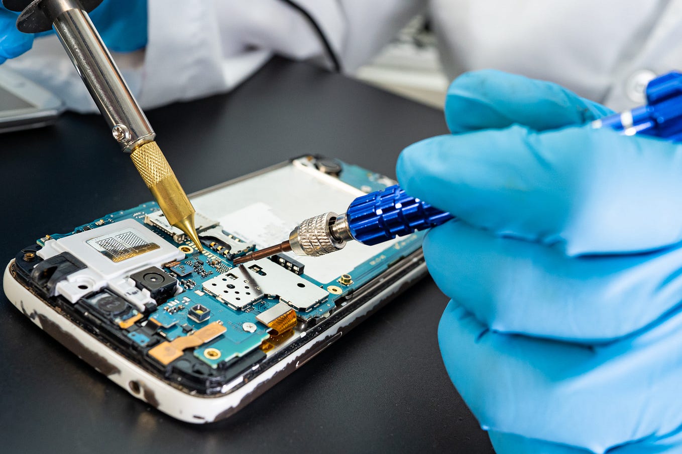The Ultimate Guide to Choosing the Perfect Soldering Mat for Phone Repair